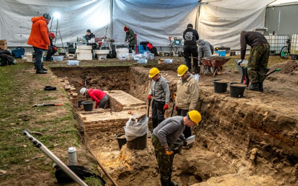 Archeolodzy przy bunkrze powstańców z warszawskiego getta