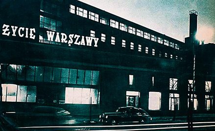 Podświetlony napis „Życie Warszawy” zdobił Dom Prasy przy ul. Marszałkowskiej 3/5