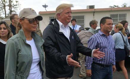 Październik 2017 roku. Donald Trump z żoną Melanią z wizytą w mieście Guaynabo w aglomeracji San Jua