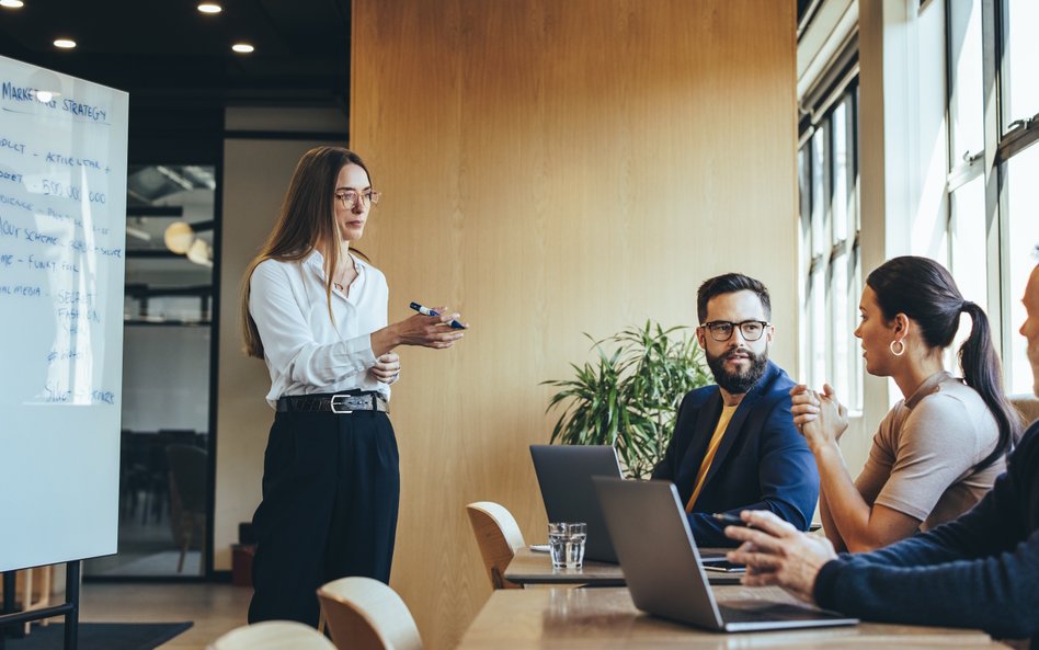 Mankeeping to systematyczna, niewidzialna praca emocjonalna i społeczna wykonywana przez kobiety, kt