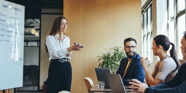 Mankeeping – niewidzialna i niedoceniona praca kobiet w firmach. Kto na niej korzysta?