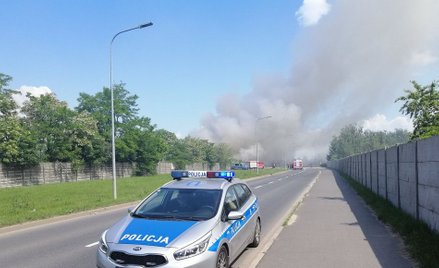 Pożar odpadów w Ostrowie Wlkp. Władze odradzają wychodzenie na dwór