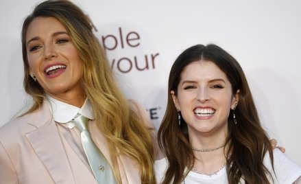 Od premiery „Zwyczajnej przysługi” minęło siedem lat. Wkrótce dalsze losy przyjaciółek, których znaj