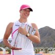 Iga Świątek z trofeum Indian Wells