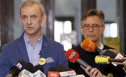 Sławomir Broniarz (z lewej) apeluje o pojednanie w Wielkim Tygodniu. Na zdjęciu z Krzysztofem Baszcz