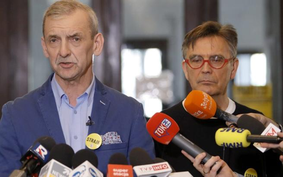 Sławomir Broniarz (z lewej) apeluje o pojednanie w Wielkim Tygodniu. Na zdjęciu z Krzysztofem Baszcz