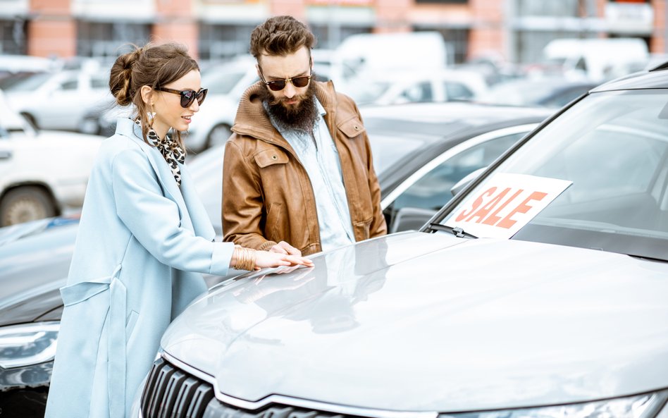 Duzi dealerzy używanych samochodów znacznie skrupulatniej przyglądają się historii pojazdu. Zbierają