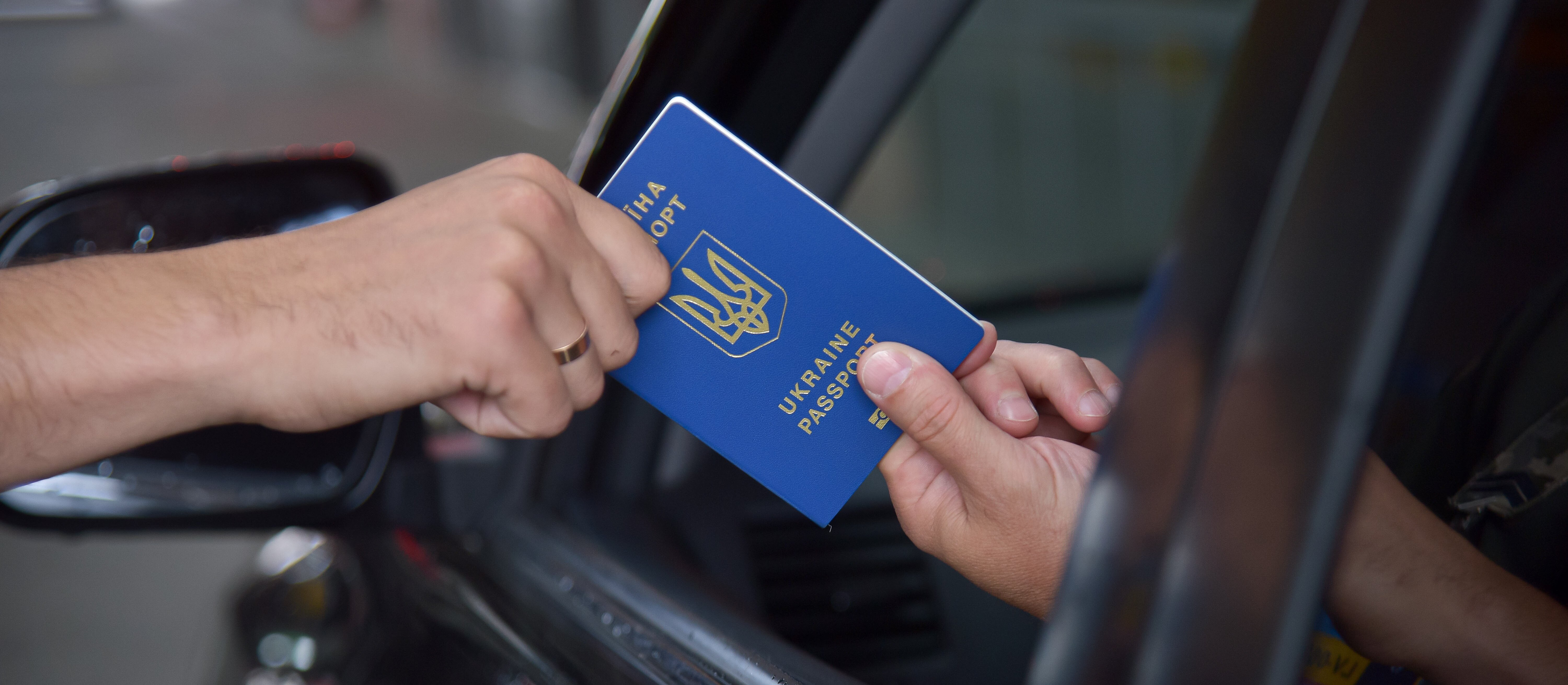 Zełenski złagodził zasady wyjazdu. 100 tysięcy Ukraińców opuściło kraj w dwa miesiące