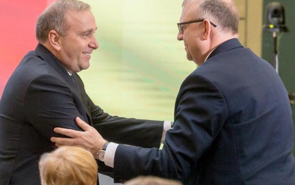 Reprezentujący prawe skrzydło w PO Kazimierz M. Ujazdowski (z prawej) został przez partię wycofany z