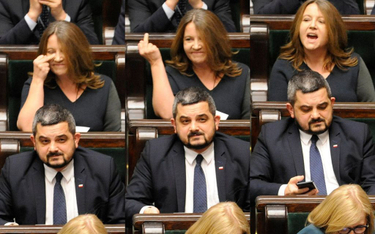 Sondaż: Czy Lichocka powinna zostać ukarana za gest wykonany w Sejmie?