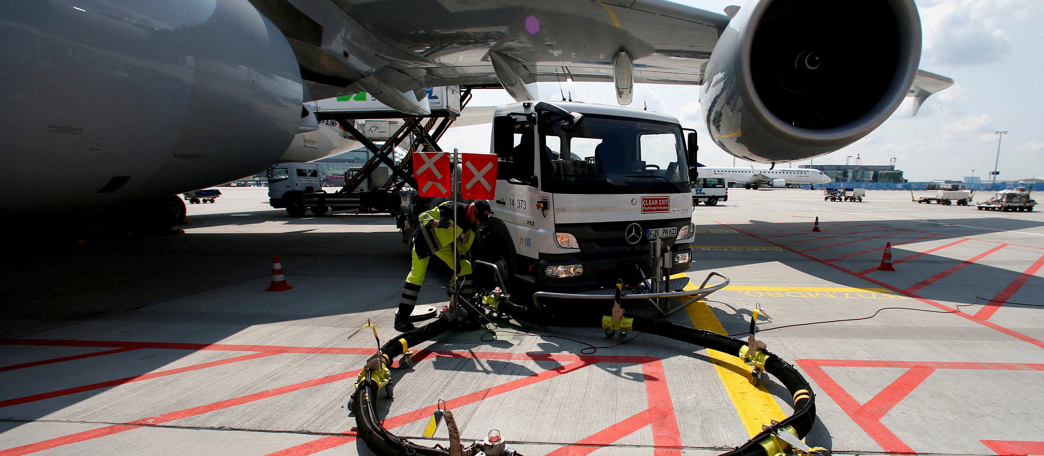 Drożejące paliwo uderza w lotnictwo. Linie zaczynają ciąć połączenia
