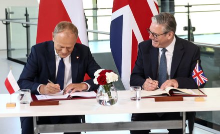 Donald Tusk i Keir Starmer podpisują Traktat o Partnerstwie