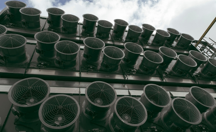 Największa na świecie instalacja do wychwytywania CO2, w Hellisheioi na Islandii. Urządzenie zostało