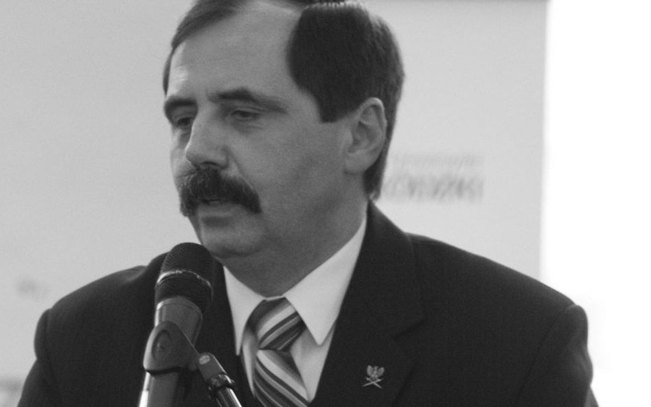 Prawnik, działacz opozycji w PRL, generał, były szef Urzędu Ochrony Państwa i Agencji Wywiadu. Miał 