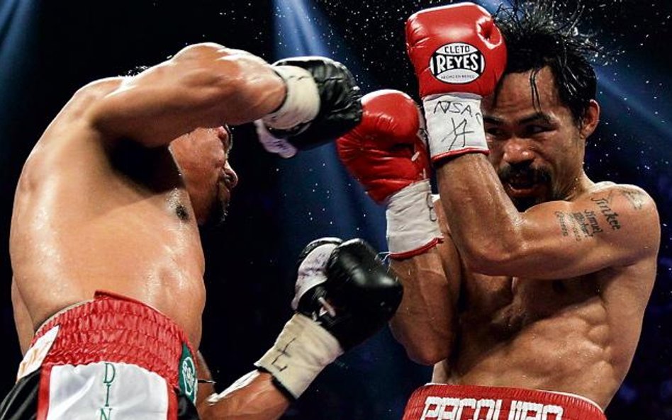 Pacquiao (z prawej) pokonał Marqueza, choć publiczność widziała co innego. Najlepszym wyjściem będzi
