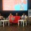 Konkurs na zdjęcia z flagą Mazowsza ma wzmacniać tożsamość regionu i świadczyć o dumie jego mieszkań
