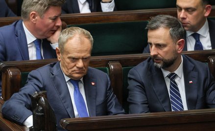Premier Donald Tusk (L) i wicepremier, minister obrony narodowej Władysław Kosiniak-Kamysz (P)