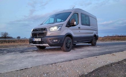 Ford Transit Trail z przodem jak w modelu Raptor