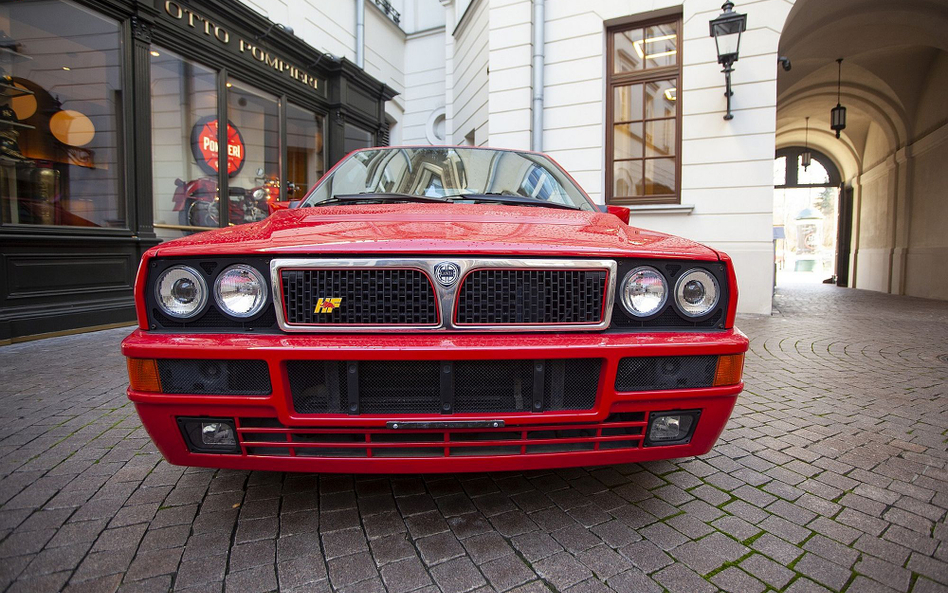Klasyki motoryzacji na Placu Bankowym: Lancia Delta Integrale