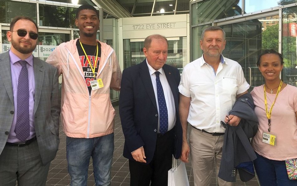 Irena Lasota: Ilmi, Achtem i studenci z AI