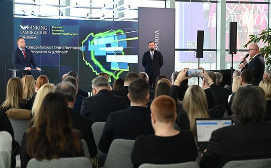 Konrad Wojnarowski, podsekretarz stanu w Ministerstwie Energii, odpowiada na pytania z sali