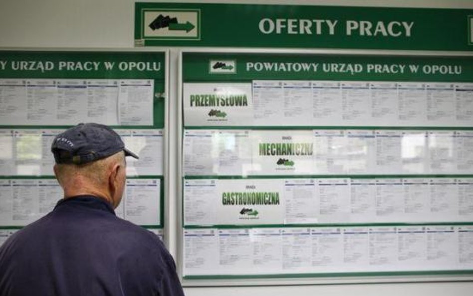 Przybywa osób bez pracy