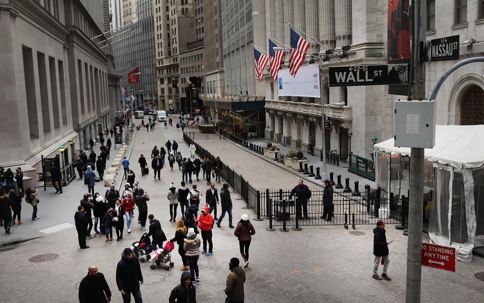 Co zwiastuje wyjątkowy spokój na Wall Street?