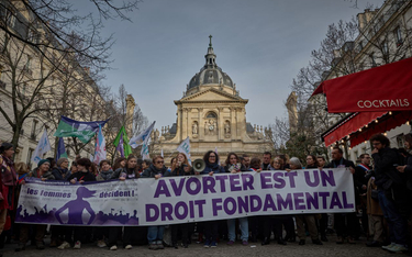 „Kobiety decydują, aborcja jest prawem podstawowym”.  Zgromadzenie na Place de la Sorbonne zorganizo