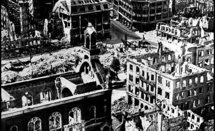 Drezno w połowie lutego 1945. Skala bombardowania zaszokowała nie tylko Niemców