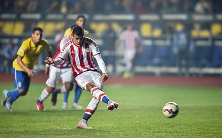 ...a gola z 11 metrów strzeli Derlis Gonzalez