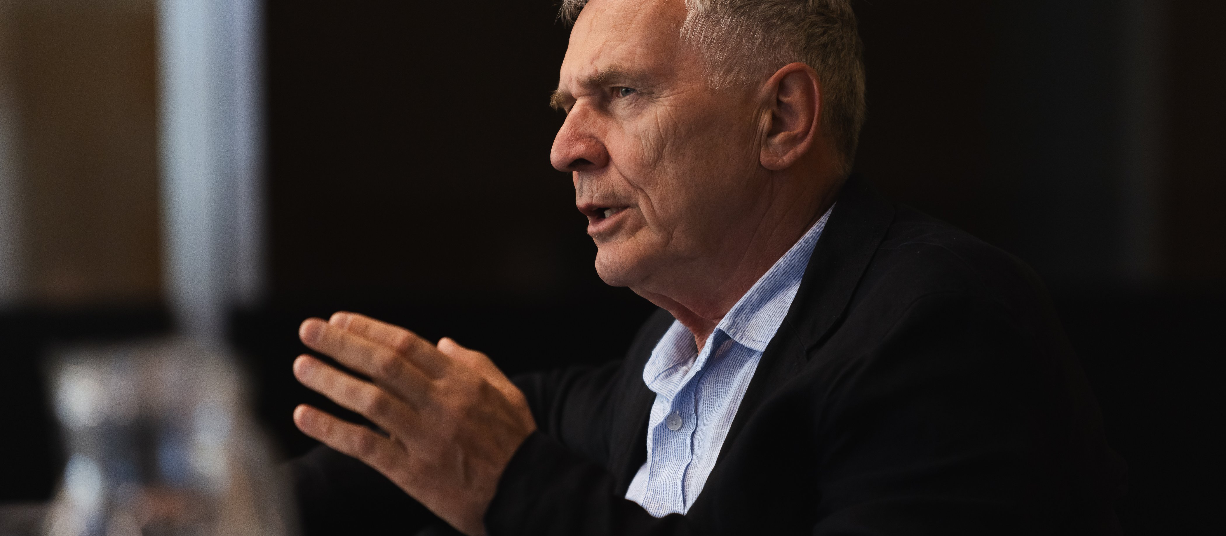 „AI najwygodniejszą wymówką zwolnień”. Prof. Obłój: Nie wiemy, co nas czeka