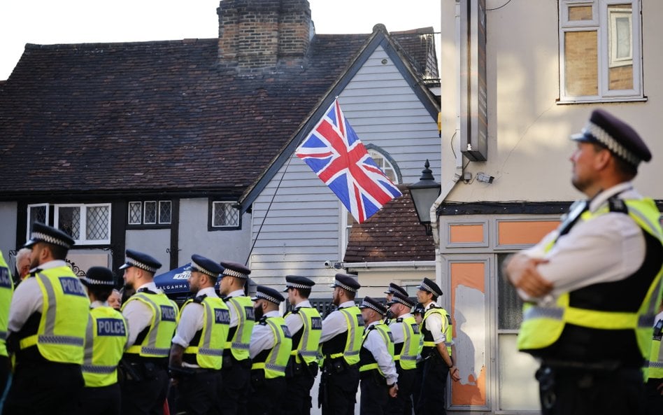Rząd WIelkiej Byrtanii potępił antyimigracyjne protesty w Portsmouth