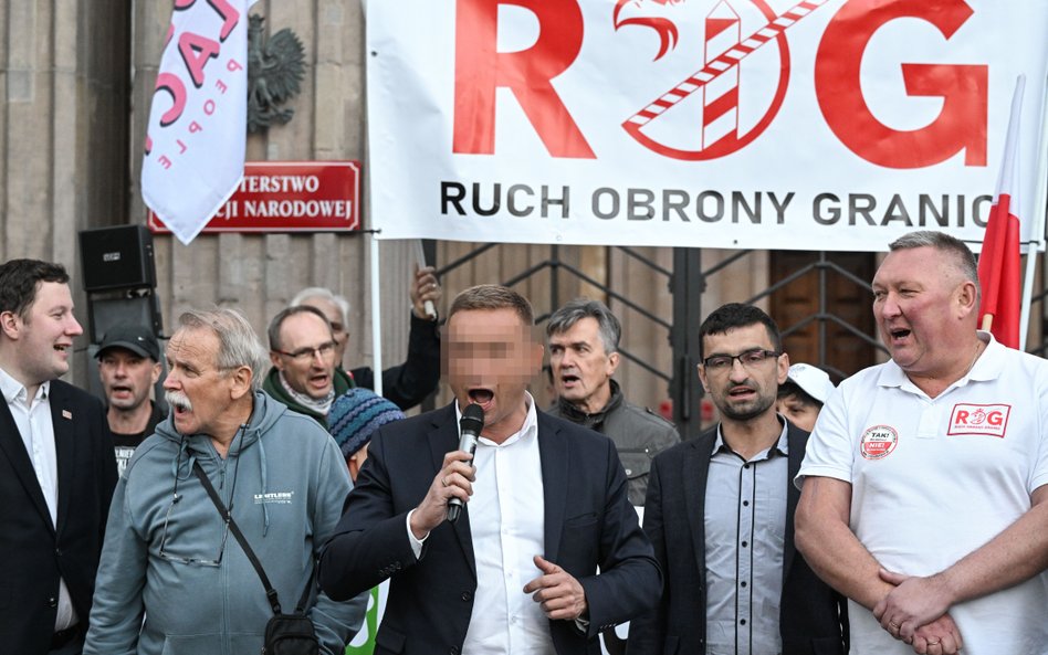 Działacz środowisk narodowych Robert B. (C), działacz opozycji demokratycznej w PRL Adam Borowski (2