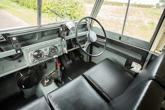 Ten „monster car” pochodzi z 1958 roku, ale ma za sobą gruntowną renowację.