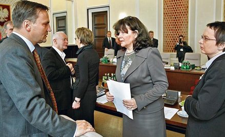 Jak wynika z odpowiedzi resortów na interpelacje, zatrudnienie wzrosło najbardziej w ministerstwie k