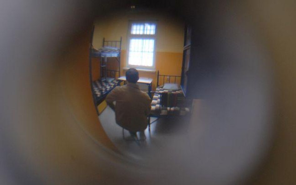 Osadzony ma prawo do intymno&#347;ci przy załatwianiu potrzeb fizjologicznych