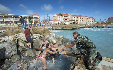 Ewakuacja Sint Maarten - najpierw Amerykanie, potem reszta