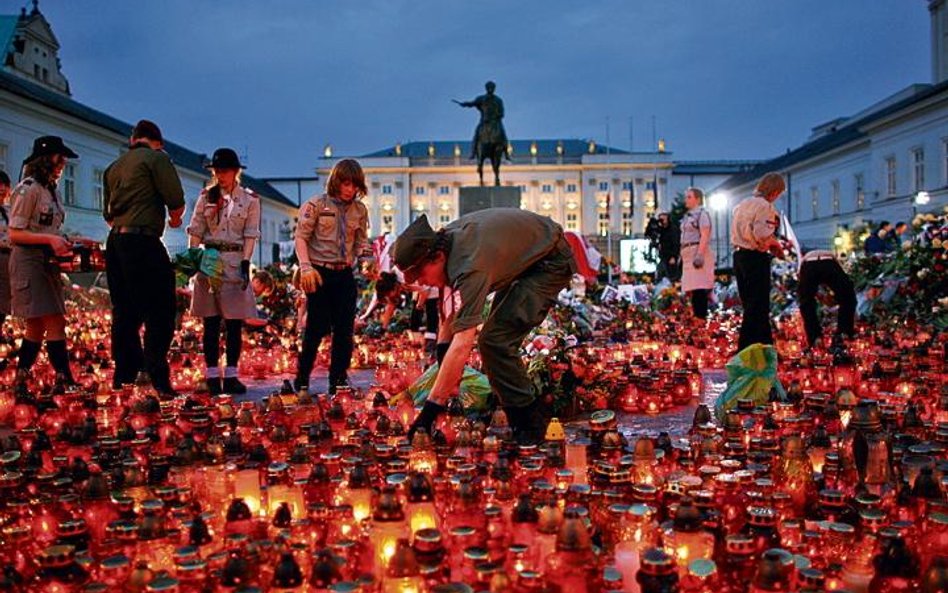 Morze zniczy. Taką Warszawę pokazywały w ubiegłym tygodniu telewizje całego świata