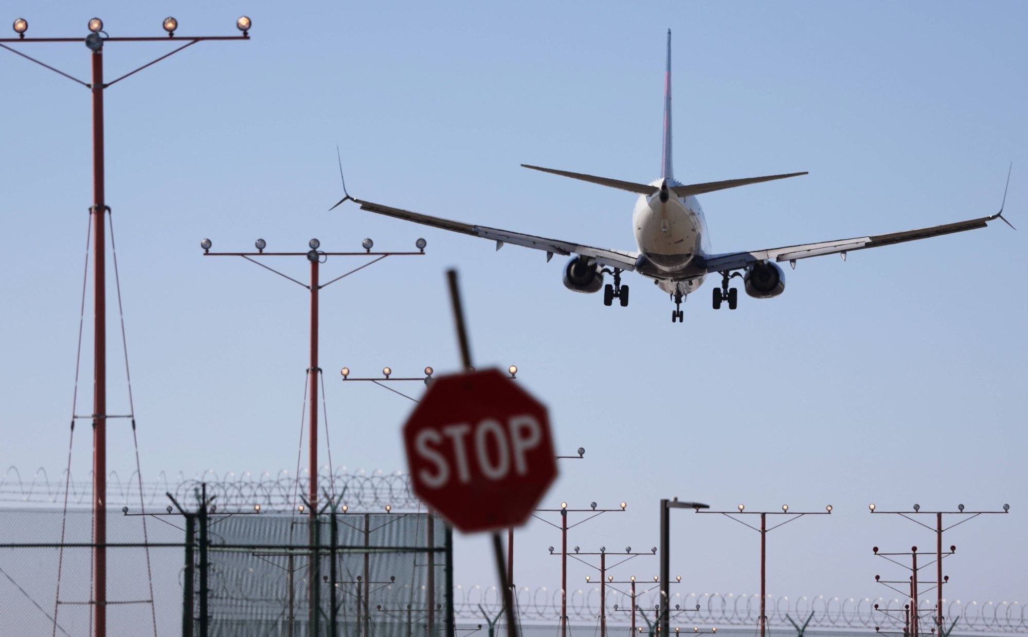 Nowe cele klimatyczne UE. Co czeka linie lotnicze, hotele i organizatorów rejsów?