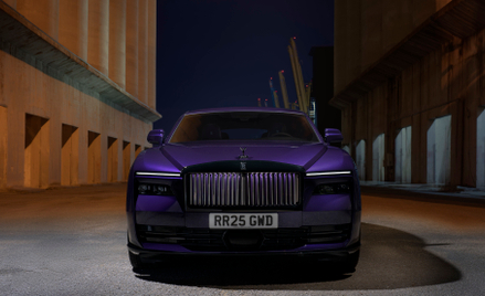 Rolls-Royce Black Badge Spectre z lakierem w kolorze Vapour Violet.