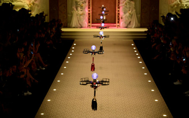 Drony wygrały z modelkami. Wystąpiły na pokazie mody Dolce&Gabbana