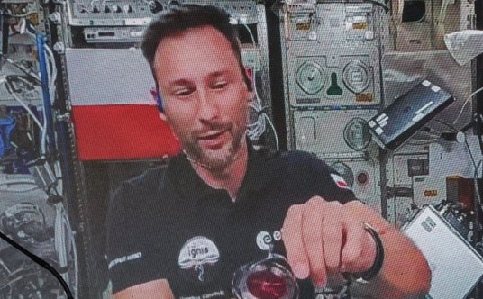 2 lipca 2025 r. Przebywający na Międzynarodowej Stacji Kosmicznej polski astronauta Sławosz Uznański