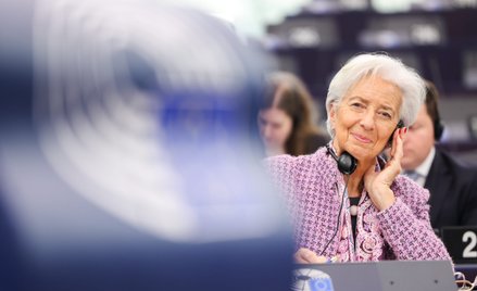 Christine Lagarde, prezes EBC, stwierdziła, że szok inflacyjny z ostatnich lat „jest już za nami”, a
