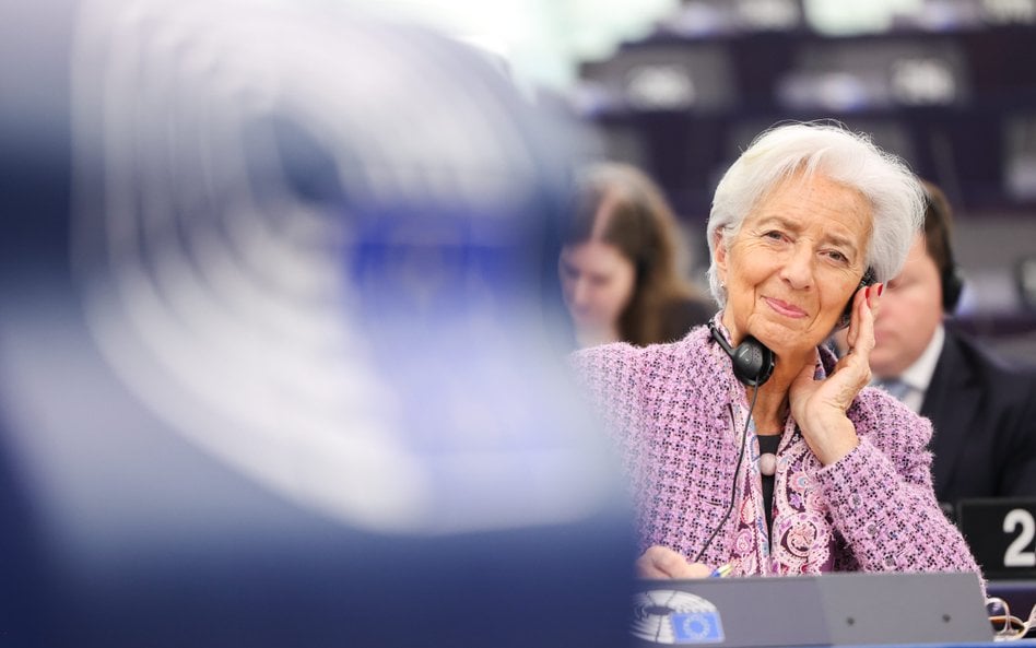 Christine Lagarde, prezes EBC, stwierdziła, że szok inflacyjny z ostatnich lat „jest już za nami”, a