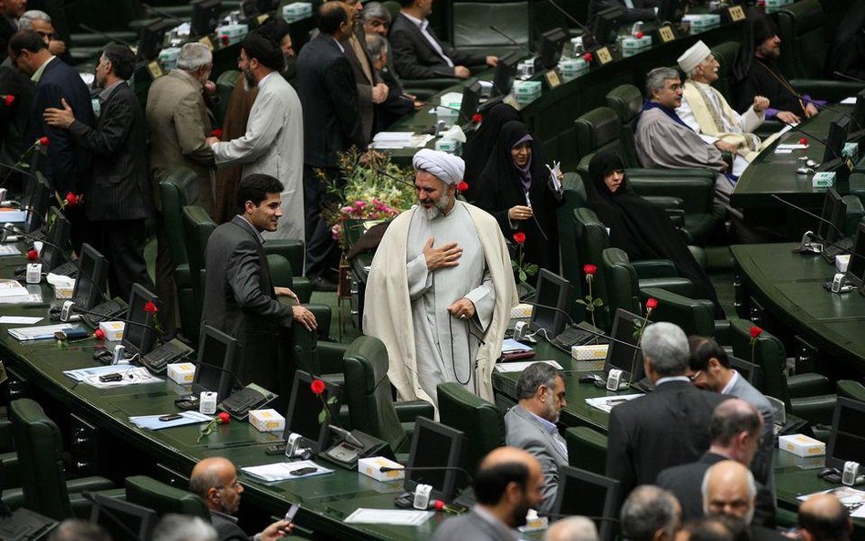 Iran zbuduje drugą siłownię atomową