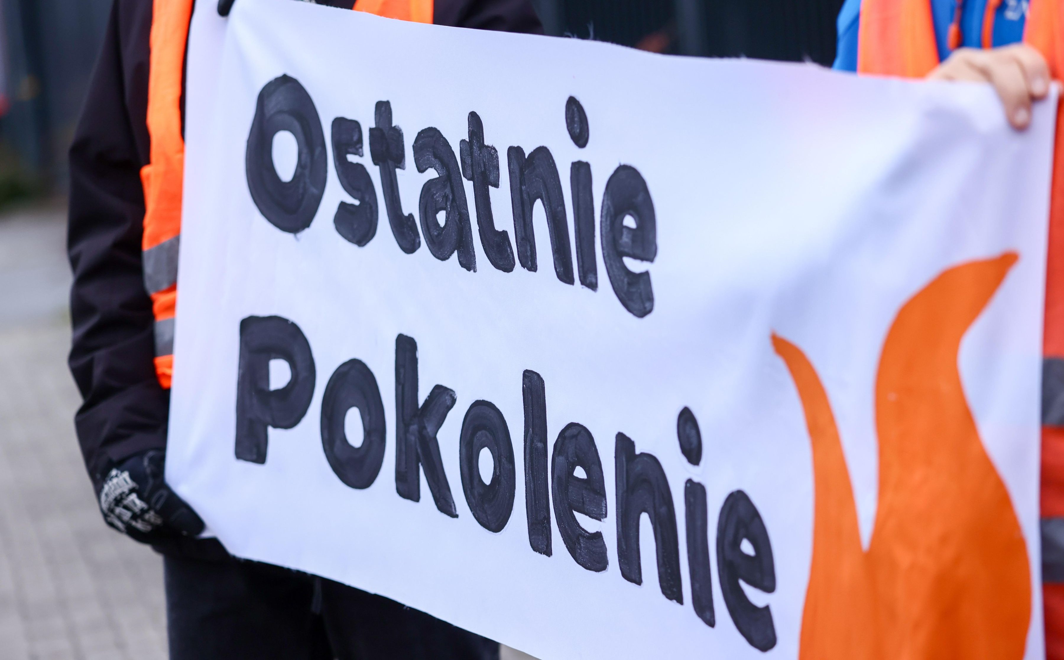 Estera Flieger: Nie dołączę do krytyków Ostatniego Pokolenia za wylanie puszki farby na bramę Stoczni Gdańskiej