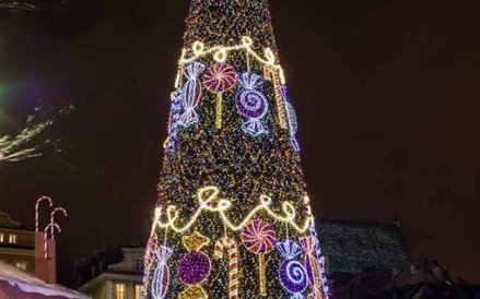 Choinka na pl. Zamkowym w Warszawie zabłyśnie już dziś o godz. 17