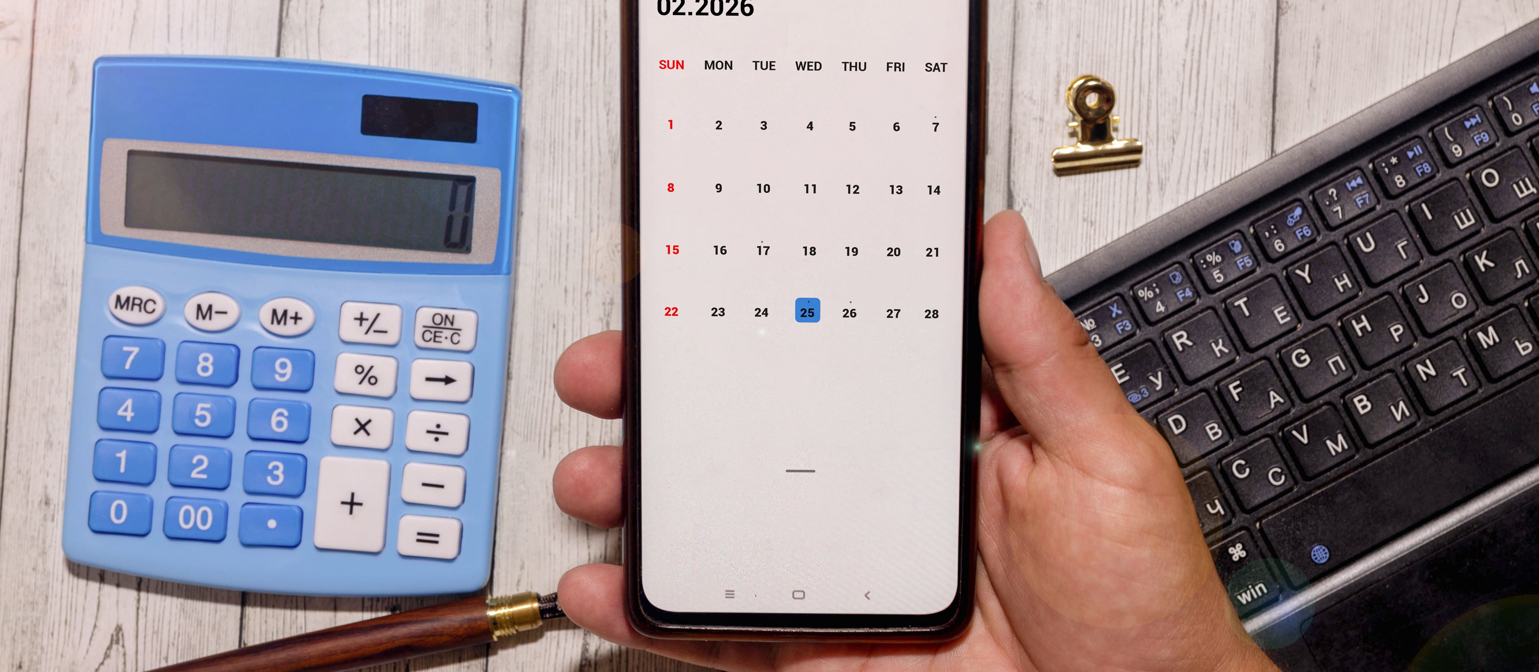 Niezbędnik przedsiębiorcy: e-księga i JPK KPiR * KSeF: kary oraz rachunki zamiast faktur * działalność nierejestrowana a składki * nadgodziny kierownika * mobbing ze zmianami