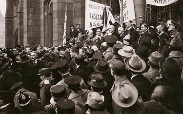 Mihály Károlyi proklamuje powstanie Węgierskiej Republiki Ludowej. Budapeszt, 16 listopada 1918 r. j