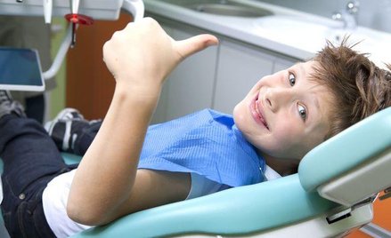 Dentyści dodatkowo punktowani przez NFZ za gabinety w szkołach